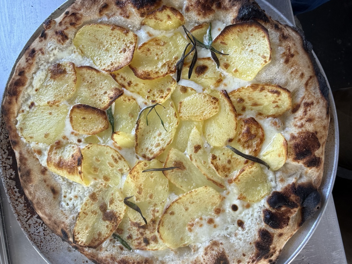 Kartoffel pizza fra ovnen